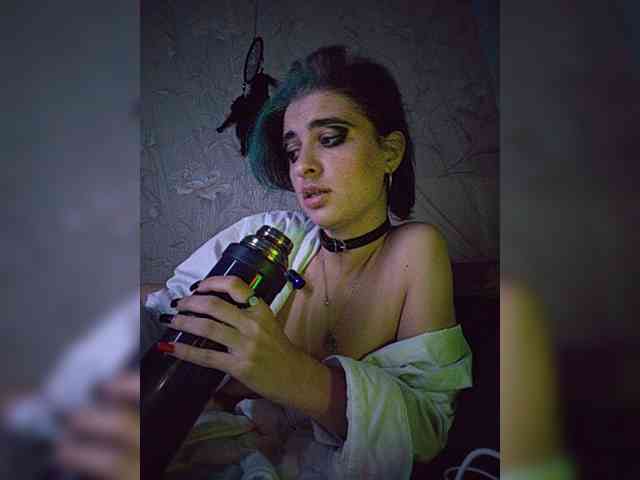 UntouchableSquirtWitch webcam