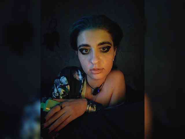UntouchableSquirtWitch webcam
