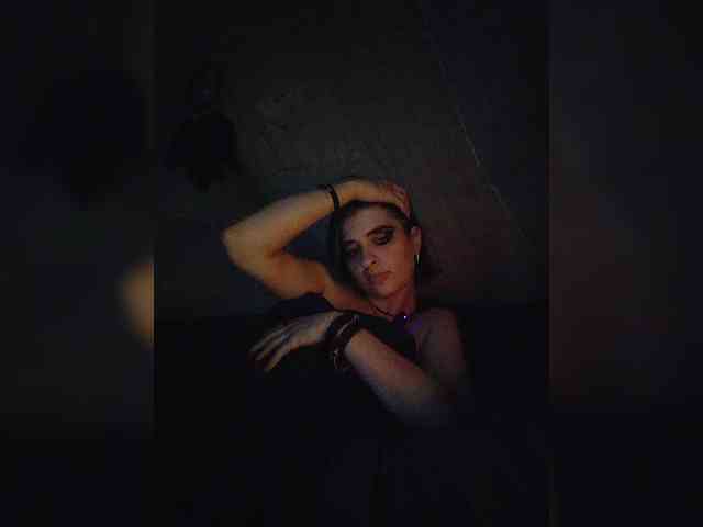 UntouchableSquirtWitch webcam