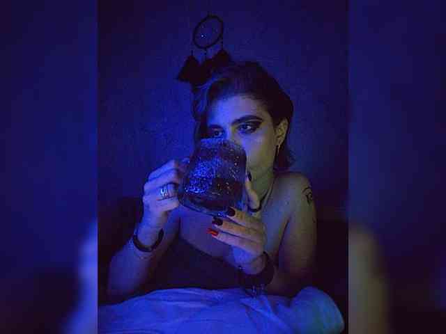 UntouchableSquirtWitch webcam