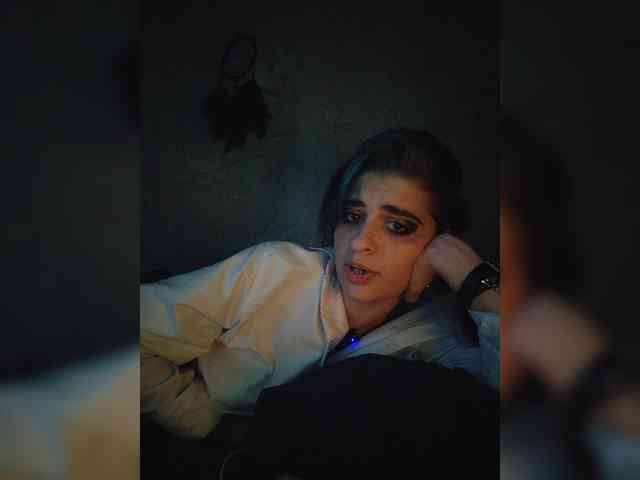 UntouchableSquirtWitch webcam