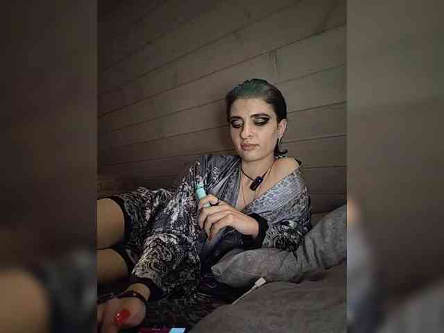 UntouchableSquirtWitch webcam