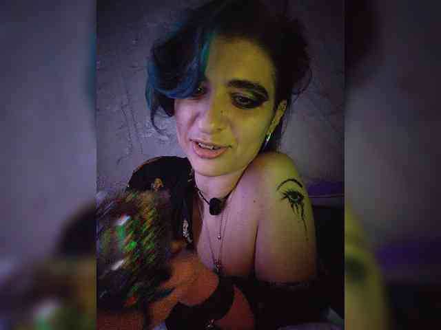 UntouchableSquirtWitch webcam