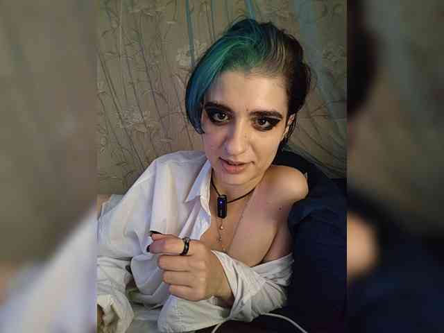 UntouchableSquirtWitch webcam