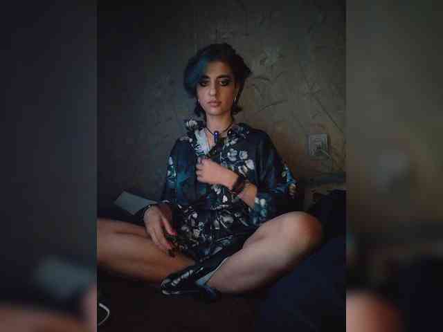 UntouchableSquirtWitch webcam
