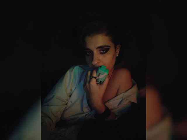 UntouchableSquirtWitch webcam