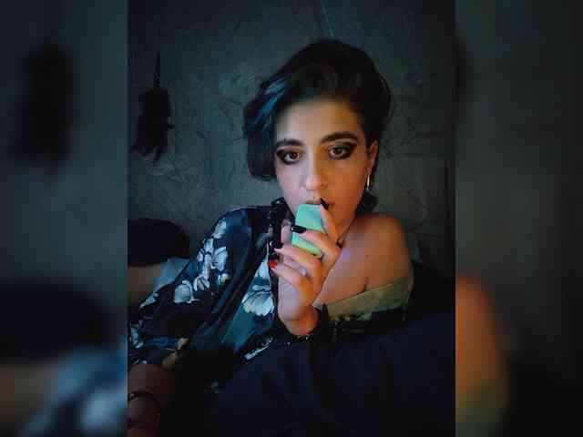 UntouchableSquirtWitch webcam