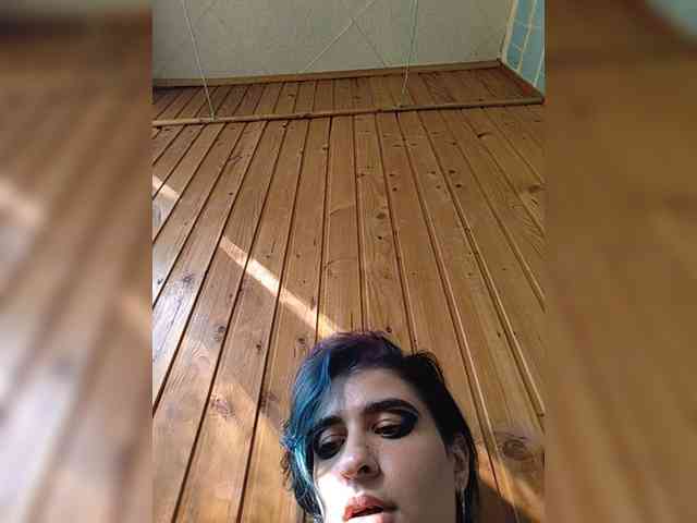 UntouchableSquirtWitch webcam