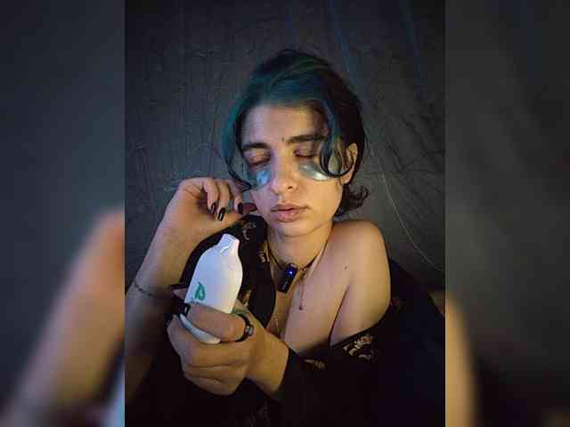 Untouchablesquirtwitch's cam show statistics and live stream