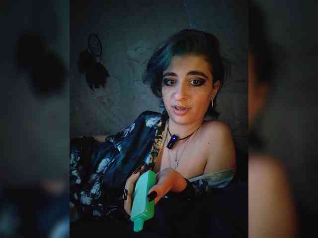 UntouchableSquirtWitch webcam
