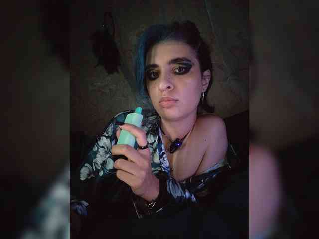 UntouchableSquirtWitch webcam