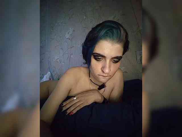 UntouchableSquirtWitch webcam