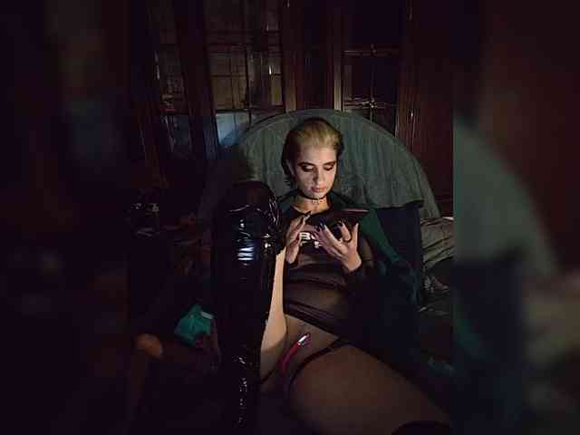 CrazySquirtSiren webcam