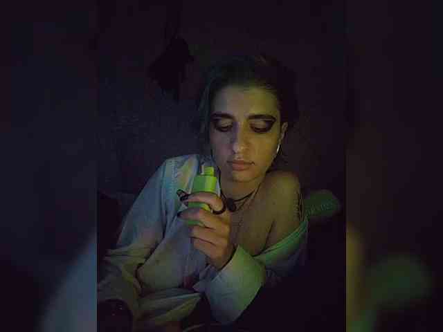 UntouchableSquirtWitch webcam