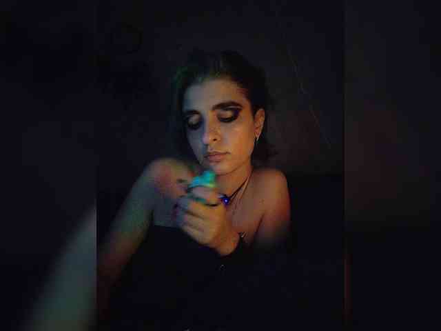 UntouchableSquirtWitch webcam