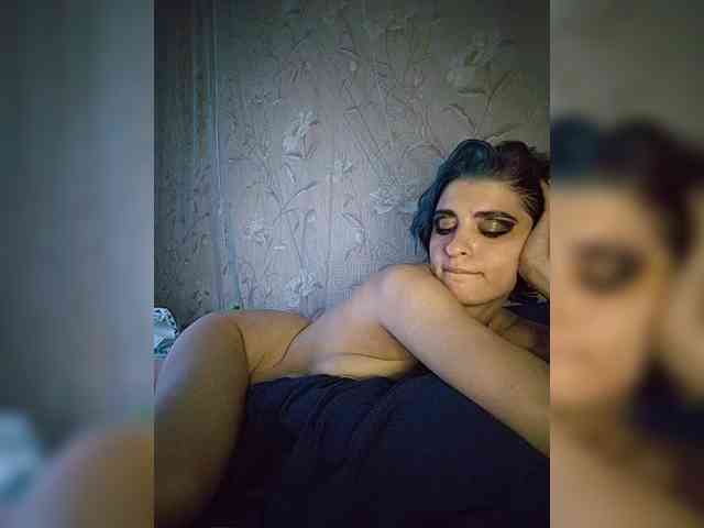 UntouchableSquirtWitch webcam