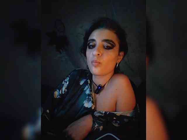 UntouchableSquirtWitch webcam