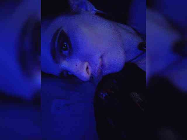 UntouchableSquirtWitch webcam