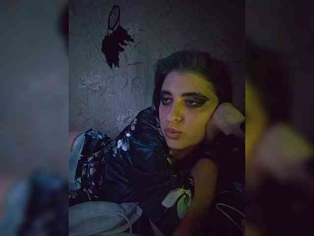UntouchableSquirtWitch webcam