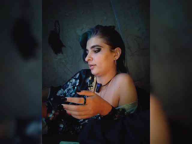 UntouchableSquirtWitch webcam