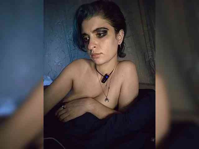 UntouchableSquirtWitch webcam