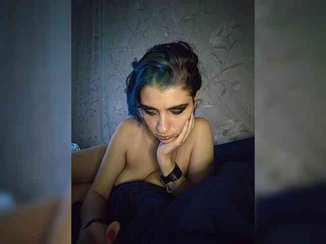 UntouchableSquirtWitch webcam