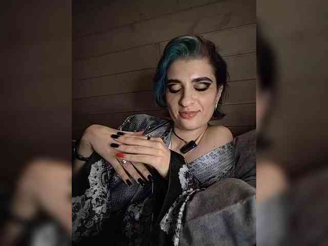 UntouchableSquirtWitch webcam