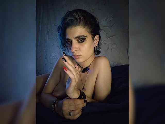 UntouchableSquirtWitch webcam