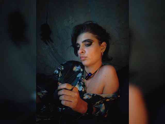 UntouchableSquirtWitch webcam