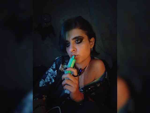 UntouchableSquirtWitch webcam