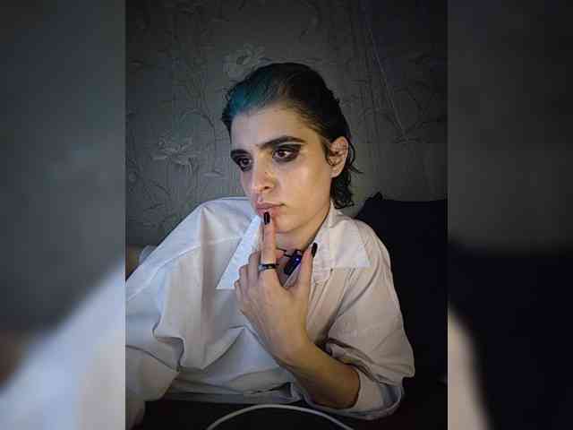 UntouchableSquirtWitch webcam