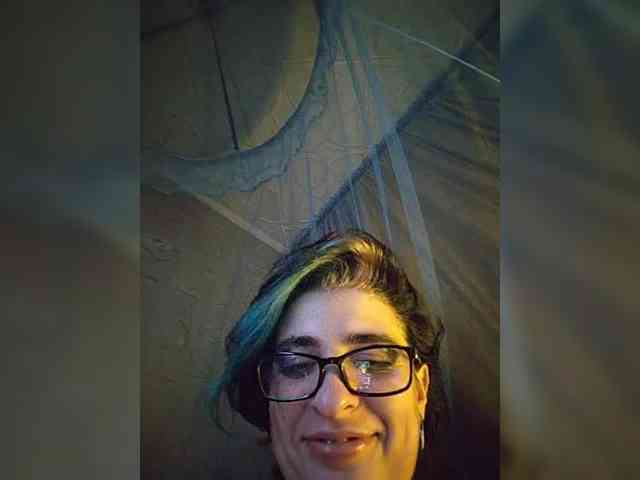 UntouchableSquirtWitch webcam