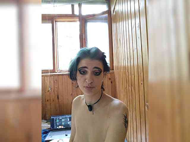 UntouchableSquirtWitch webcam