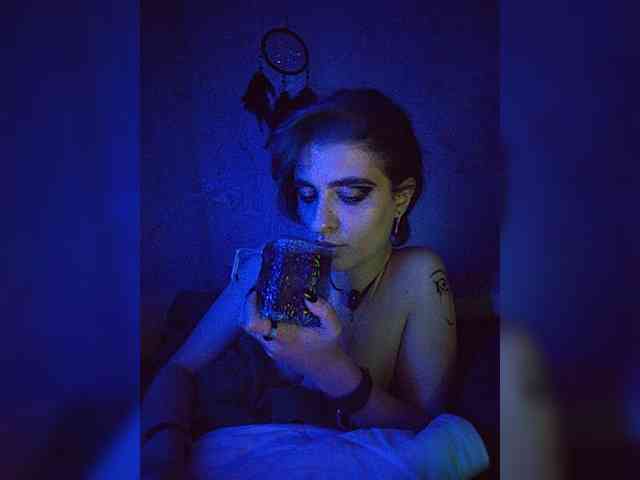 UntouchableSquirtWitch webcam