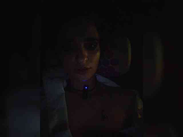 UntouchableSquirtWitch webcam