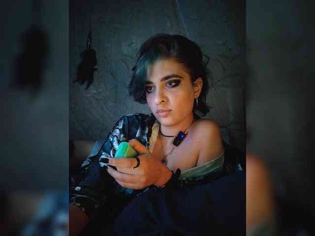 UntouchableSquirtWitch webcam