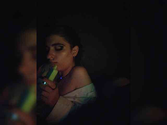 UntouchableSquirtWitch webcam