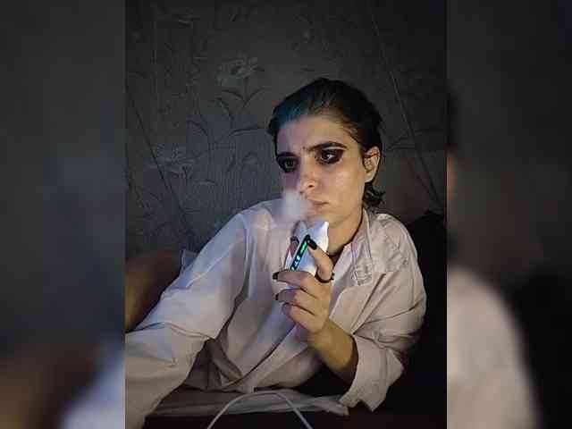 UntouchableSquirtWitch webcam
