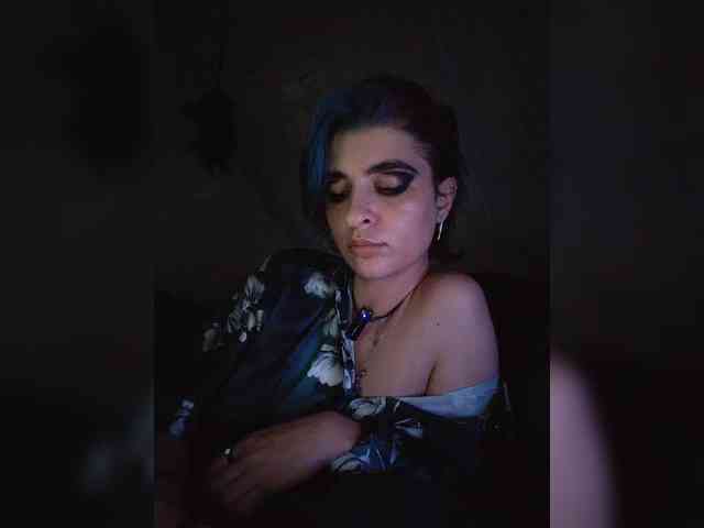 UntouchableSquirtWitch webcam