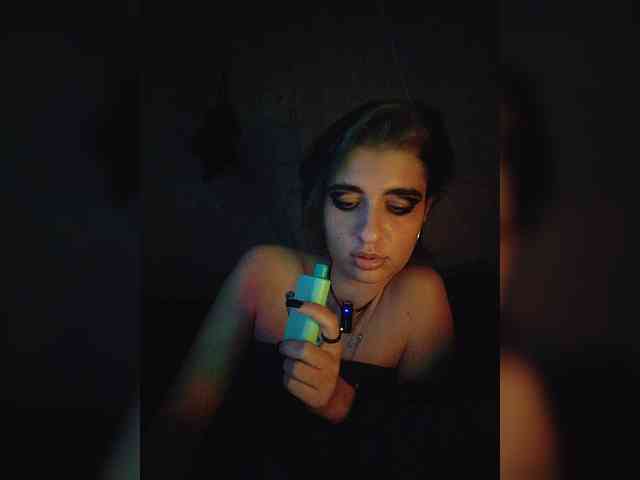 UntouchableSquirtWitch webcam