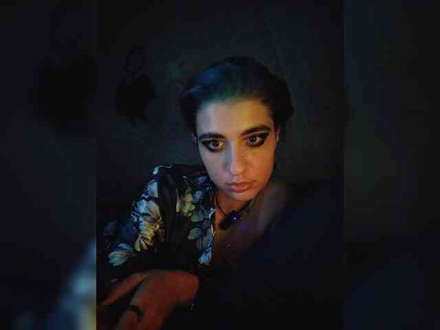 UntouchableSquirtWitch webcam