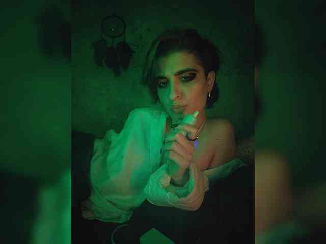 UntouchableSquirtWitch webcam