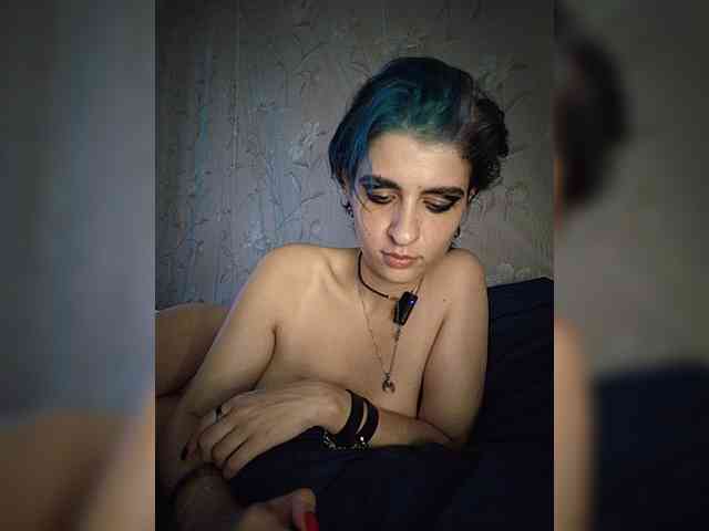 UntouchableSquirtWitch webcam