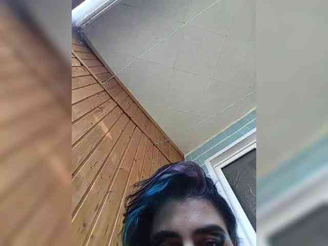 UntouchableSquirtWitch webcam