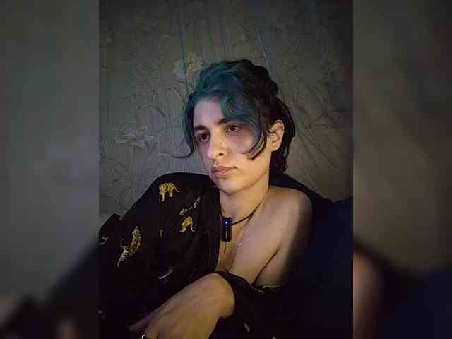 UntouchableSquirtWitch webcam