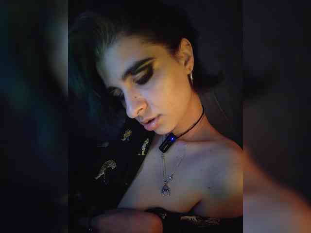 UntouchableSquirtWitch webcam