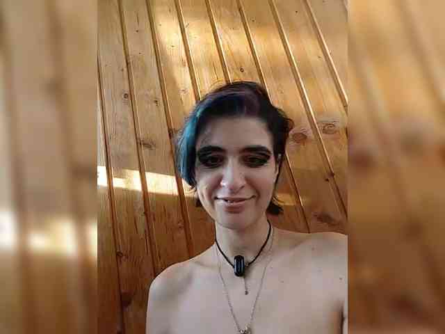 UntouchableSquirtWitch webcam