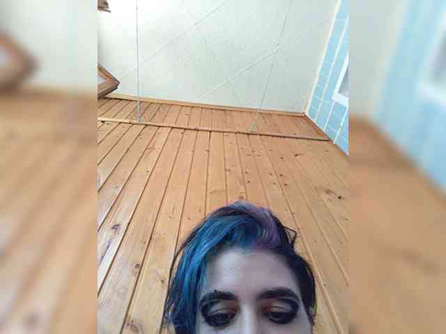 UntouchableSquirtWitch webcam