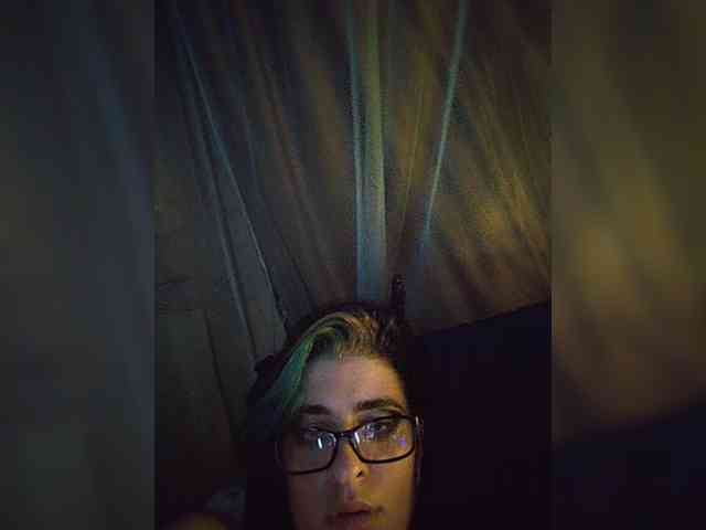 UntouchableSquirtWitch webcam