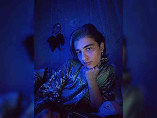 UntouchableSquirtWitch webcam